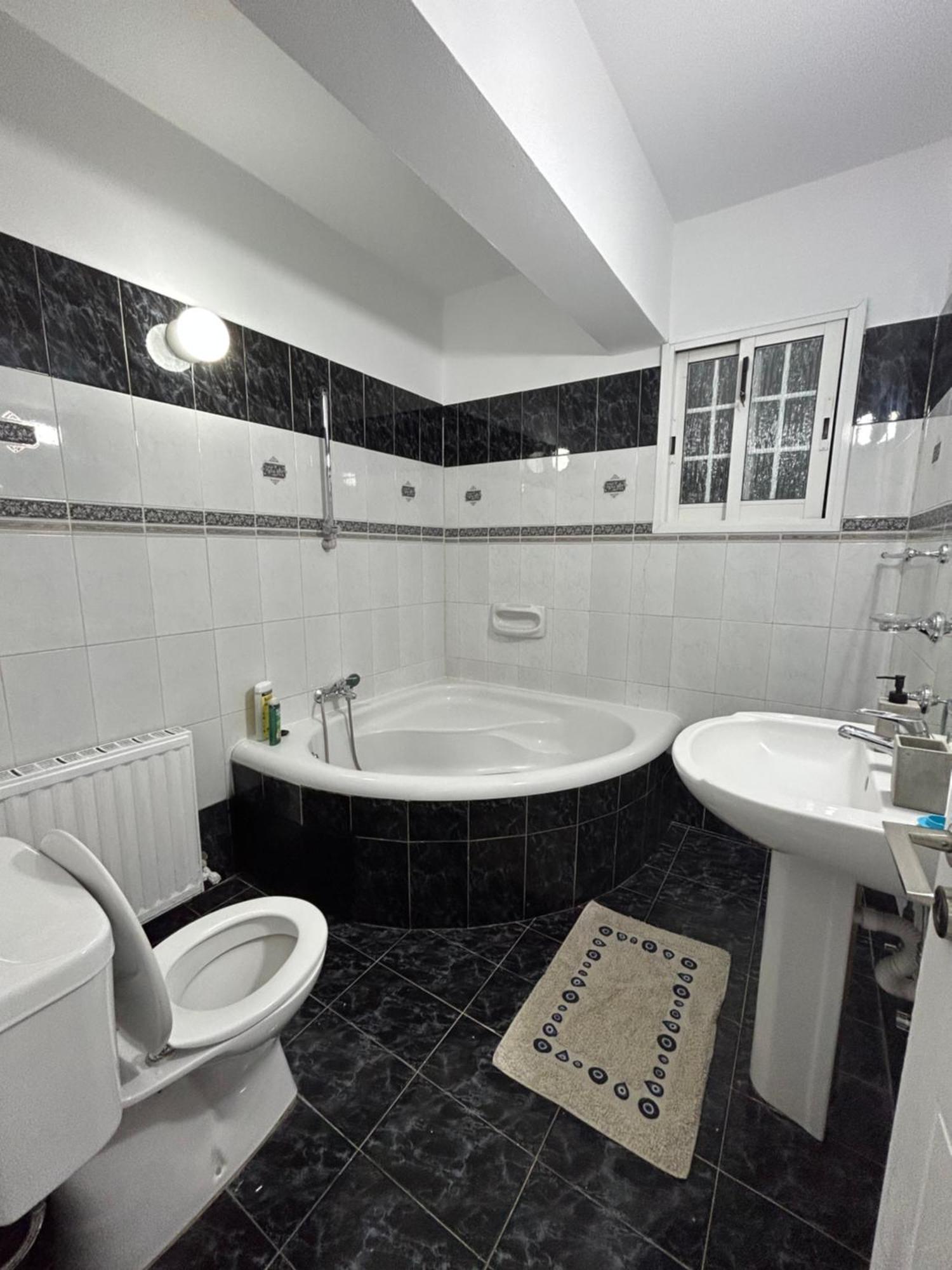 Modern Spacious Penthouse In Apartament *