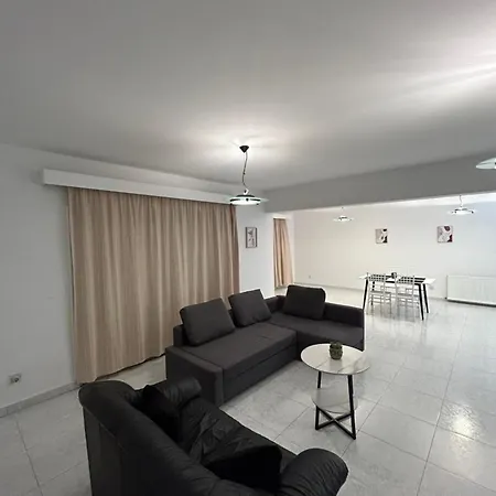 Modern Spacious Penthouse In Paphos Exterior photo