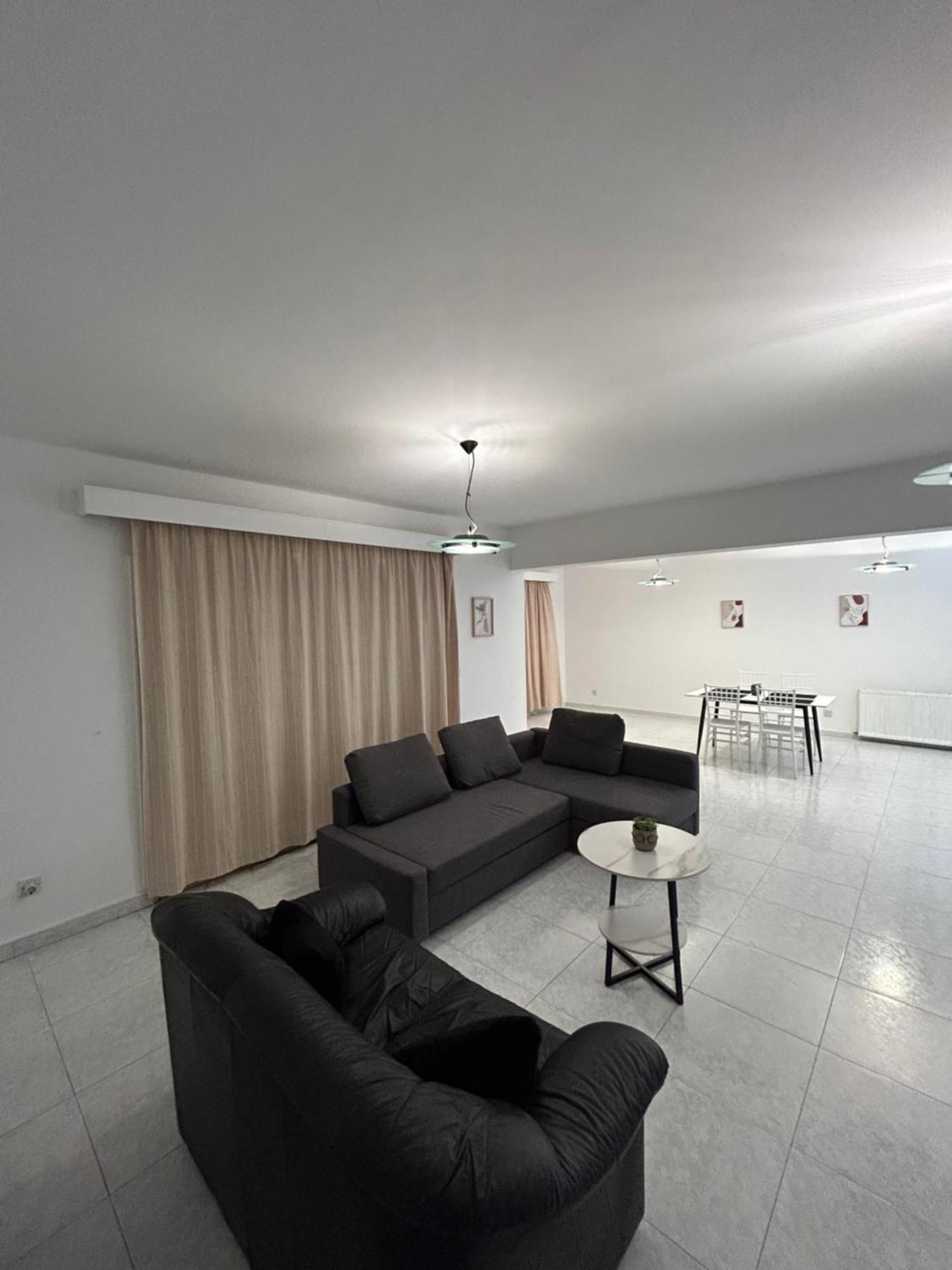 Modern Spacious Penthouse In Пафос